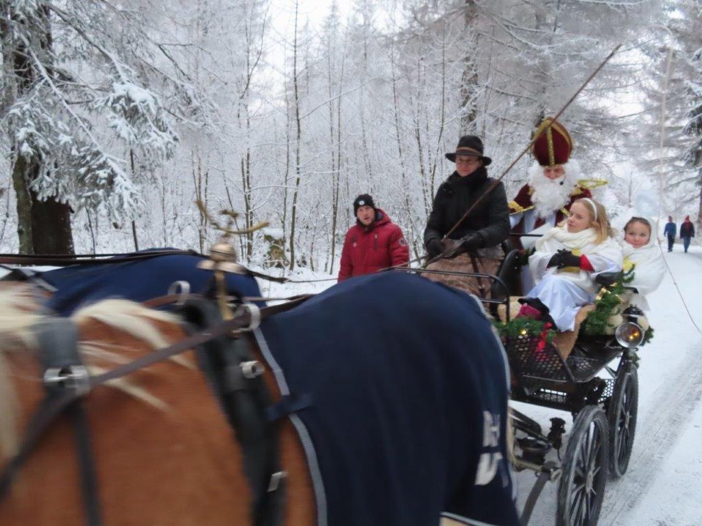 Ein adventlicher  Nachmittag für Groß und Klein auf Hohenroth