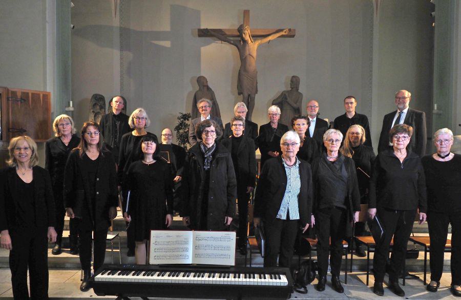 mit dem Chor der Peter-und-Paul-Kirche