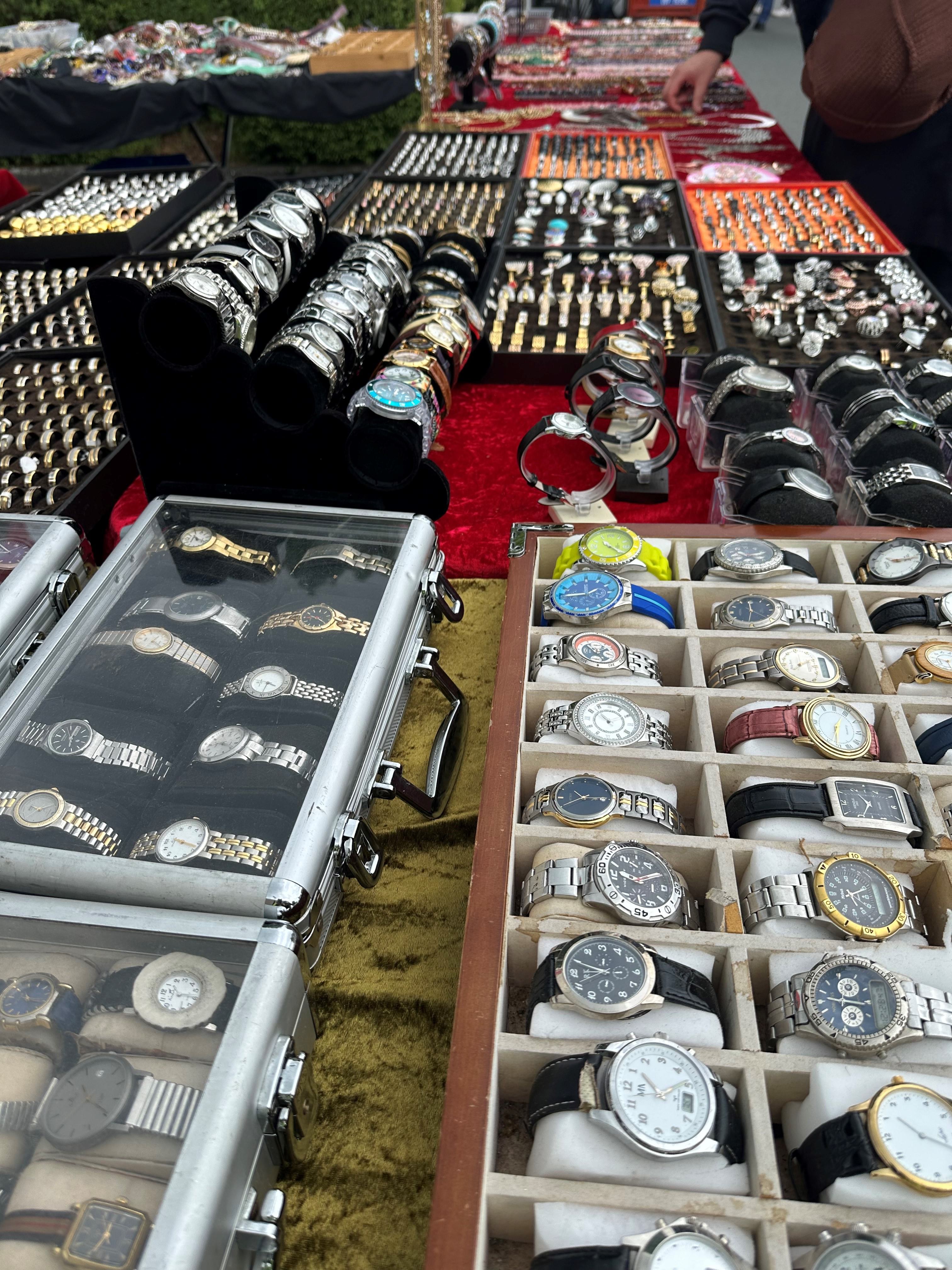 Trödeln unter dem schützenden Dach der METRO