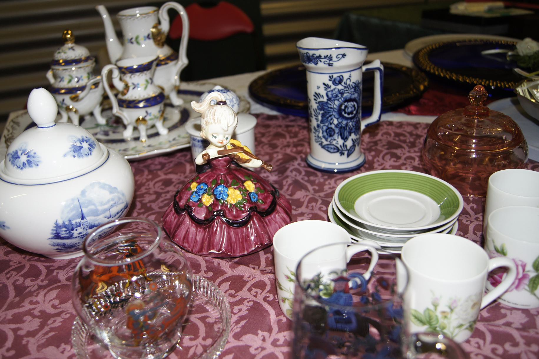 Trödeln im wettergeschützten Parkhaus des Kaufland